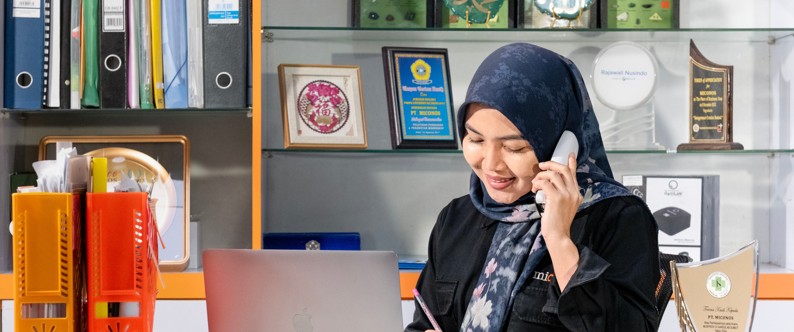 Layanan pelanggan dan dukungan teknis OptiLab PT Miconos
