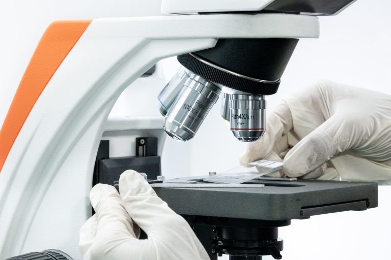 Mikroskop dalam dunia kesehatan untuk penelitian dan laboratorium