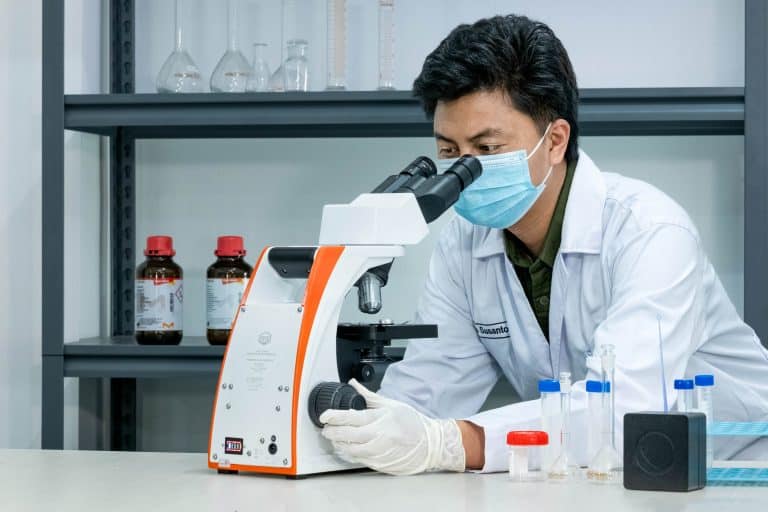 OptiLab IRIS-4: Mikroskop Biologi untuk Kebutuhan Laboratorium dan Penelitian